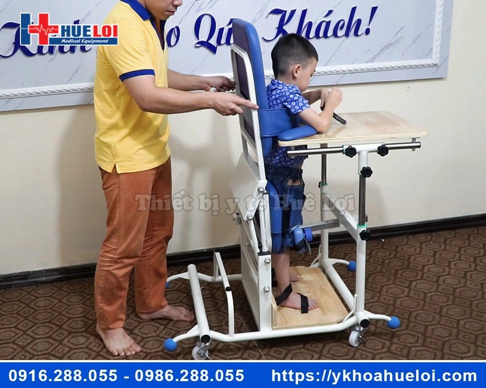 Ghế hỗ trợ tập đứng cho trẻ bại não