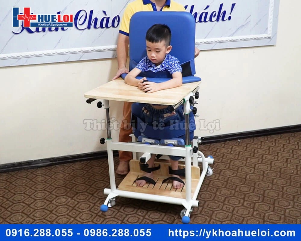 Ghế hỗ trợ tập đứng cho trẻ bại não
