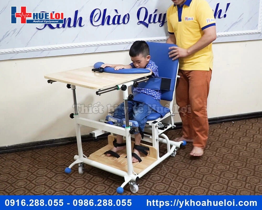 Ghế hỗ trợ tập đứng cho trẻ bại não
