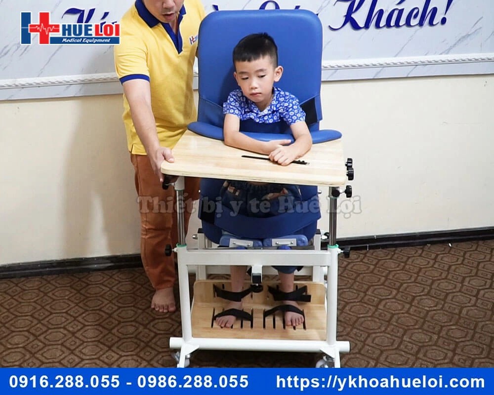 Ghế hỗ trợ tập đứng cho trẻ bại não