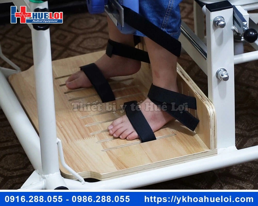 Ghế tập đứng cho trẻ em yếu liệt chi dưới