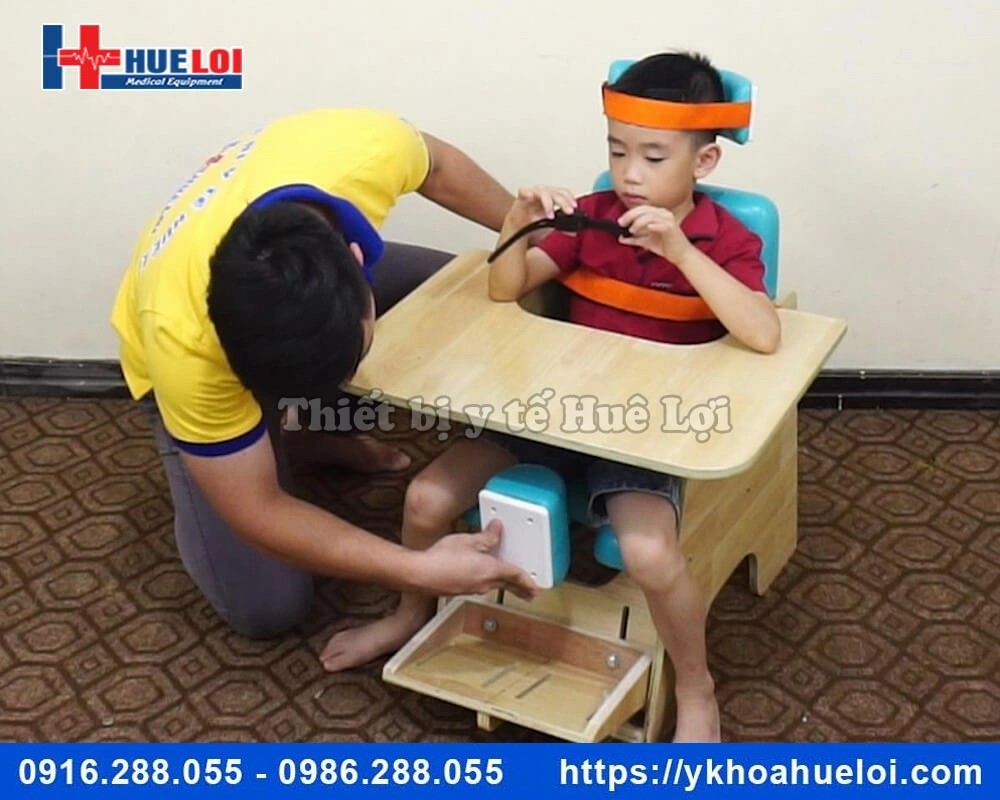 Ghế tập ngồi cho trẻ bại não