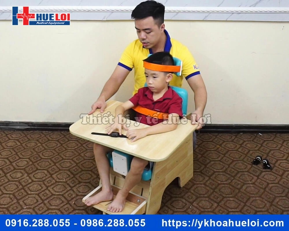 Ghế tập ngồi cho trẻ bại não