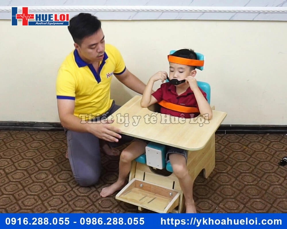 Ghế tập ngồi cho trẻ bại não