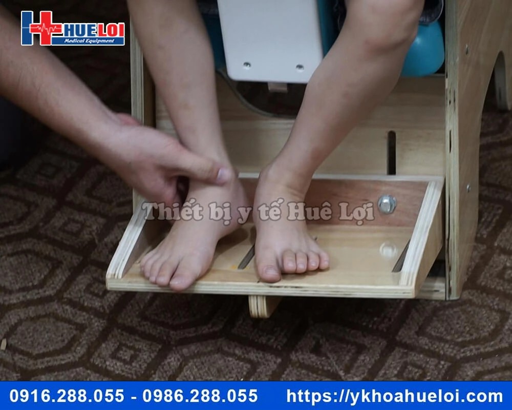 Ghế tập ngồi cho trẻ bại não