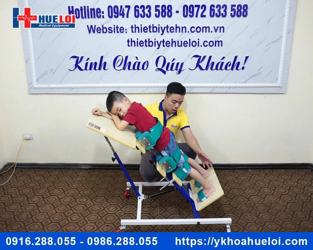 Khung tập đứng cho trẻ bại não