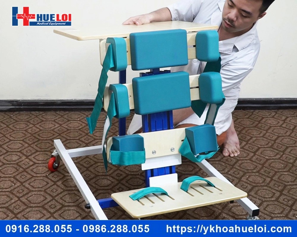 Khung tập đứng cho trẻ bại não