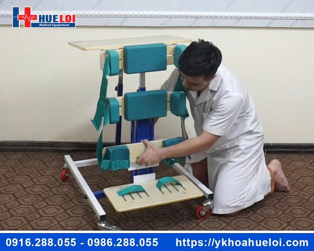 Khung tập đứng cho trẻ bại não