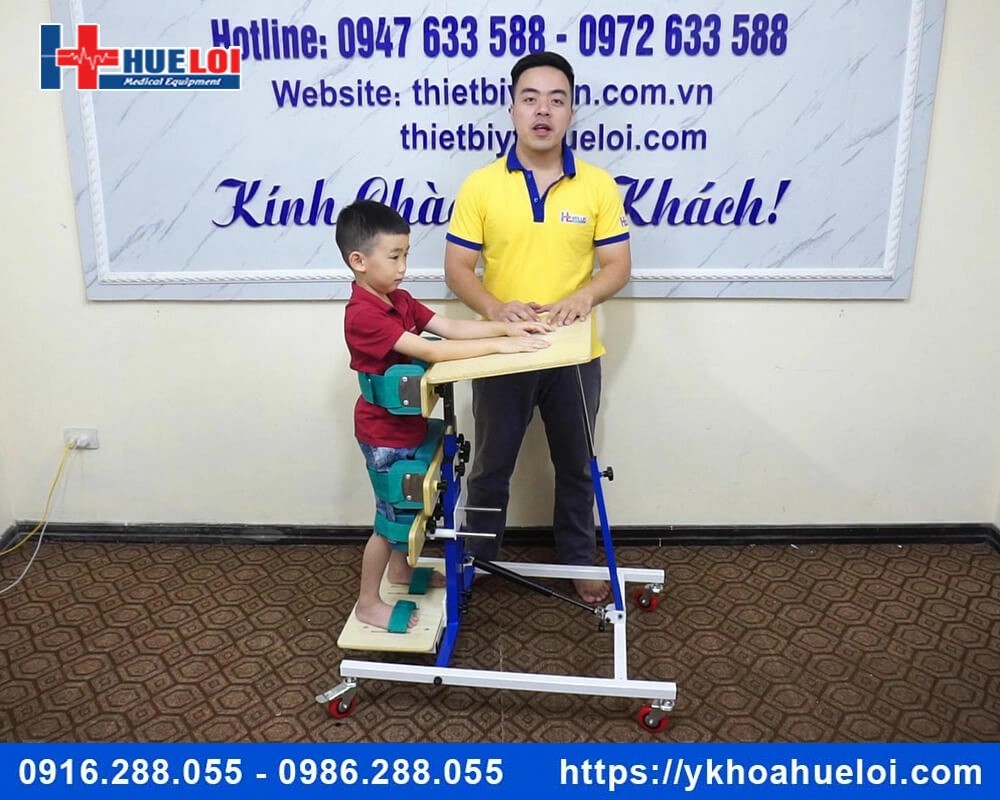 Khung tập đứng cho trẻ bại não