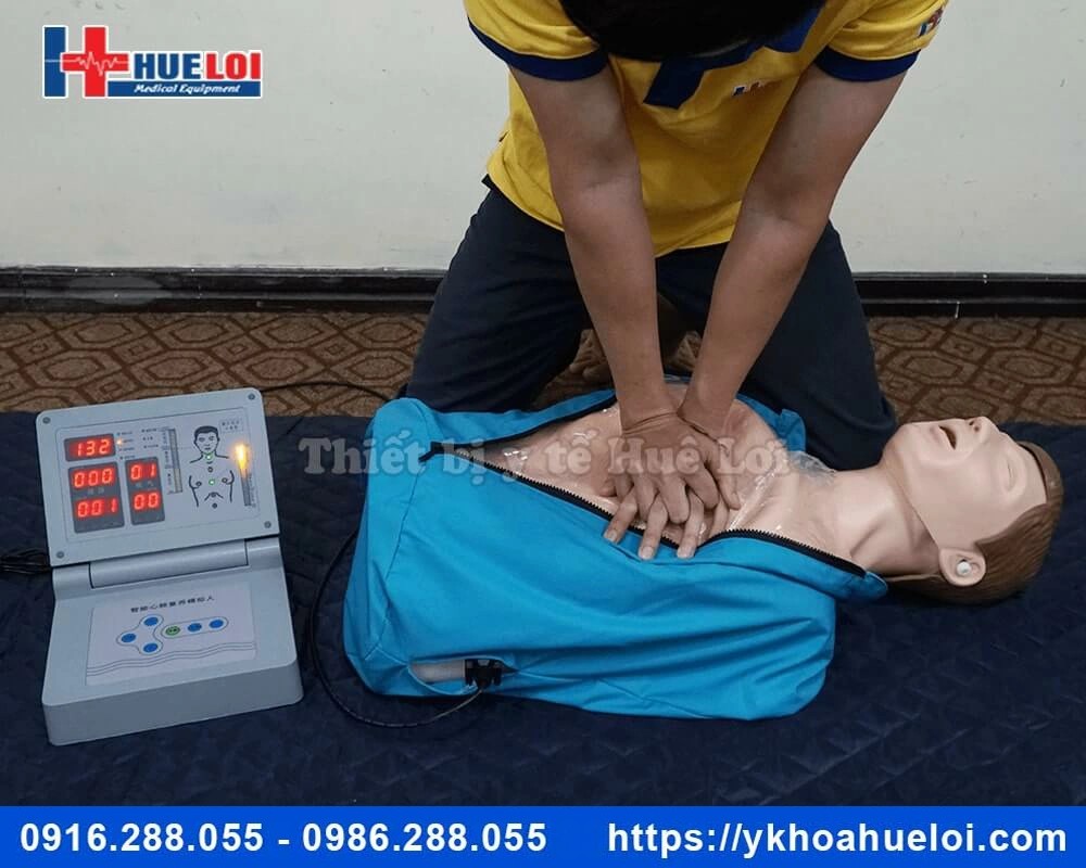 Mô hình cấp cứu ngừng tuần nửa người có Monitor