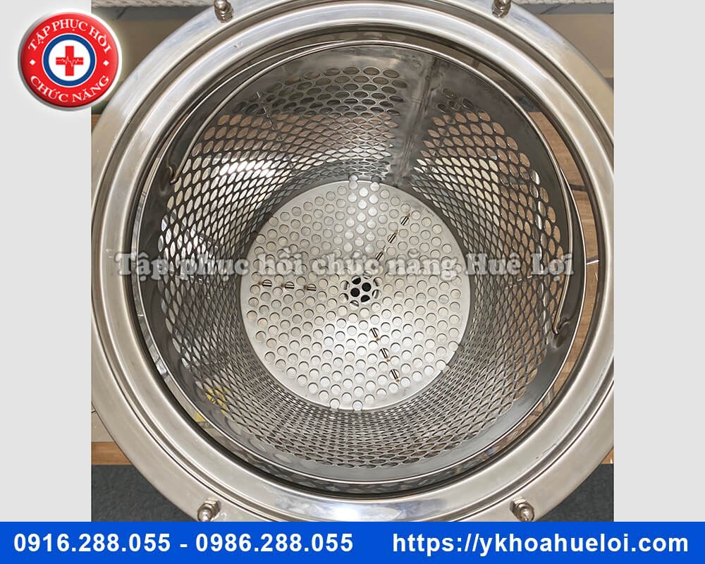 bên trong nồi đun thuốc