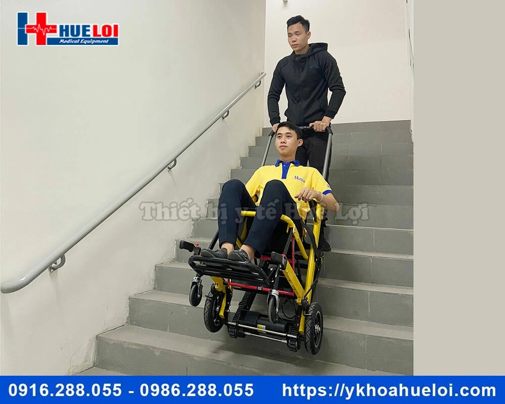 Xe lăn có chức năng leo cầu thang