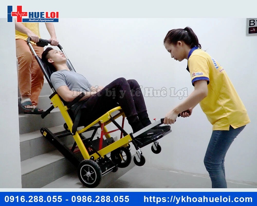 Xe lăn có chức năng leo cầu thang