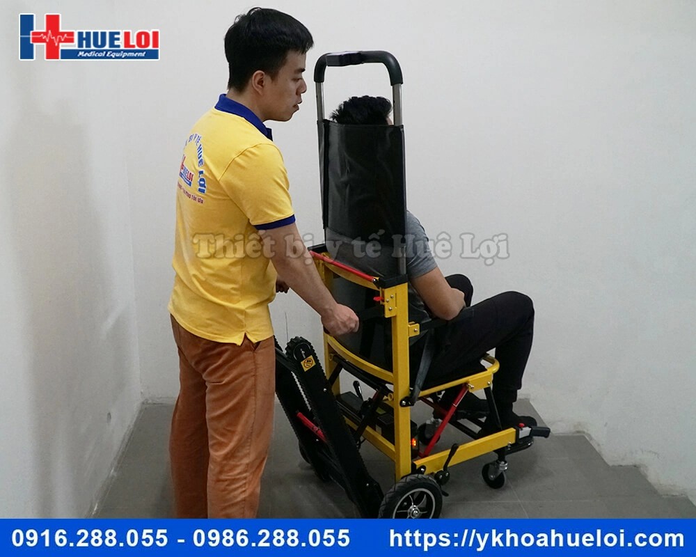 Xe lăn có chức năng leo cầu thang