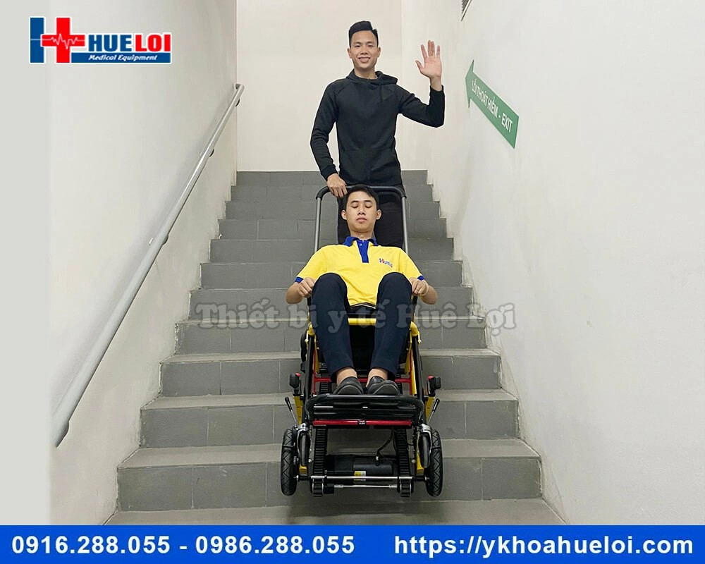 Xe lăn có chức năng leo cầu thang